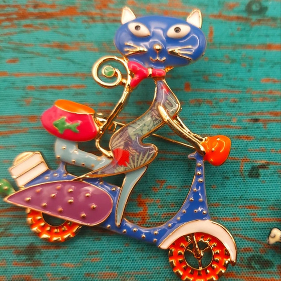 New Colorful Enamel Cat On Bicycle Brooch - Picture 1 of 2